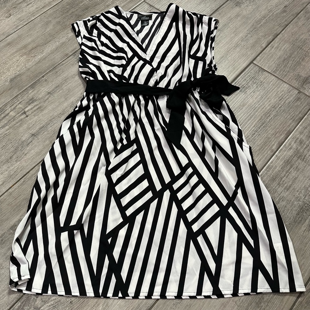 Loved by Heidi Klum sleeveless maternity dress size medium